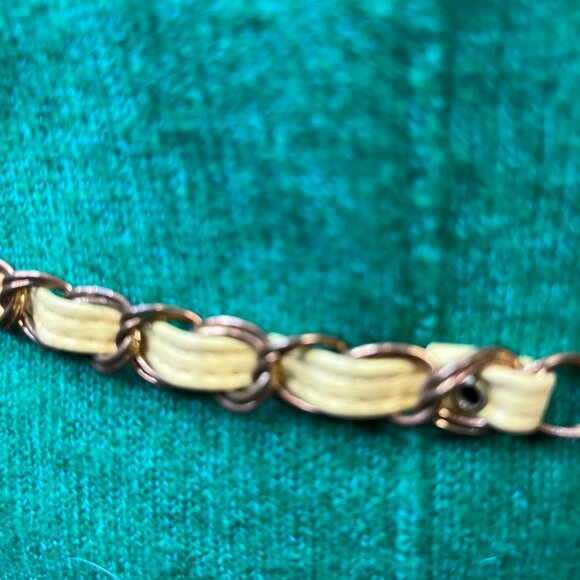 Women's Vintage Escada Chain Belt Gold Tone Logo Charm Adjustable Designer Belt - Picture 3 of 4